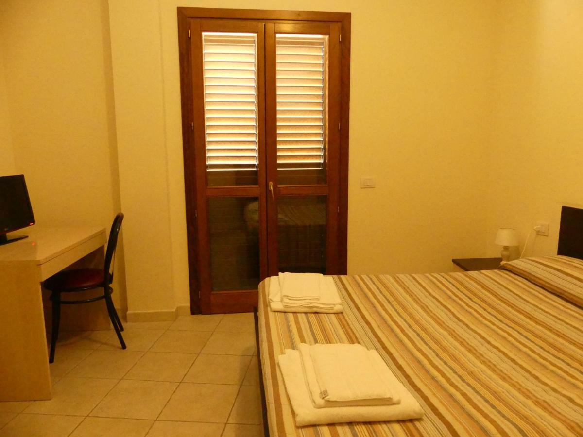 Beb 2000 Hotel Sassari Kültér fotó