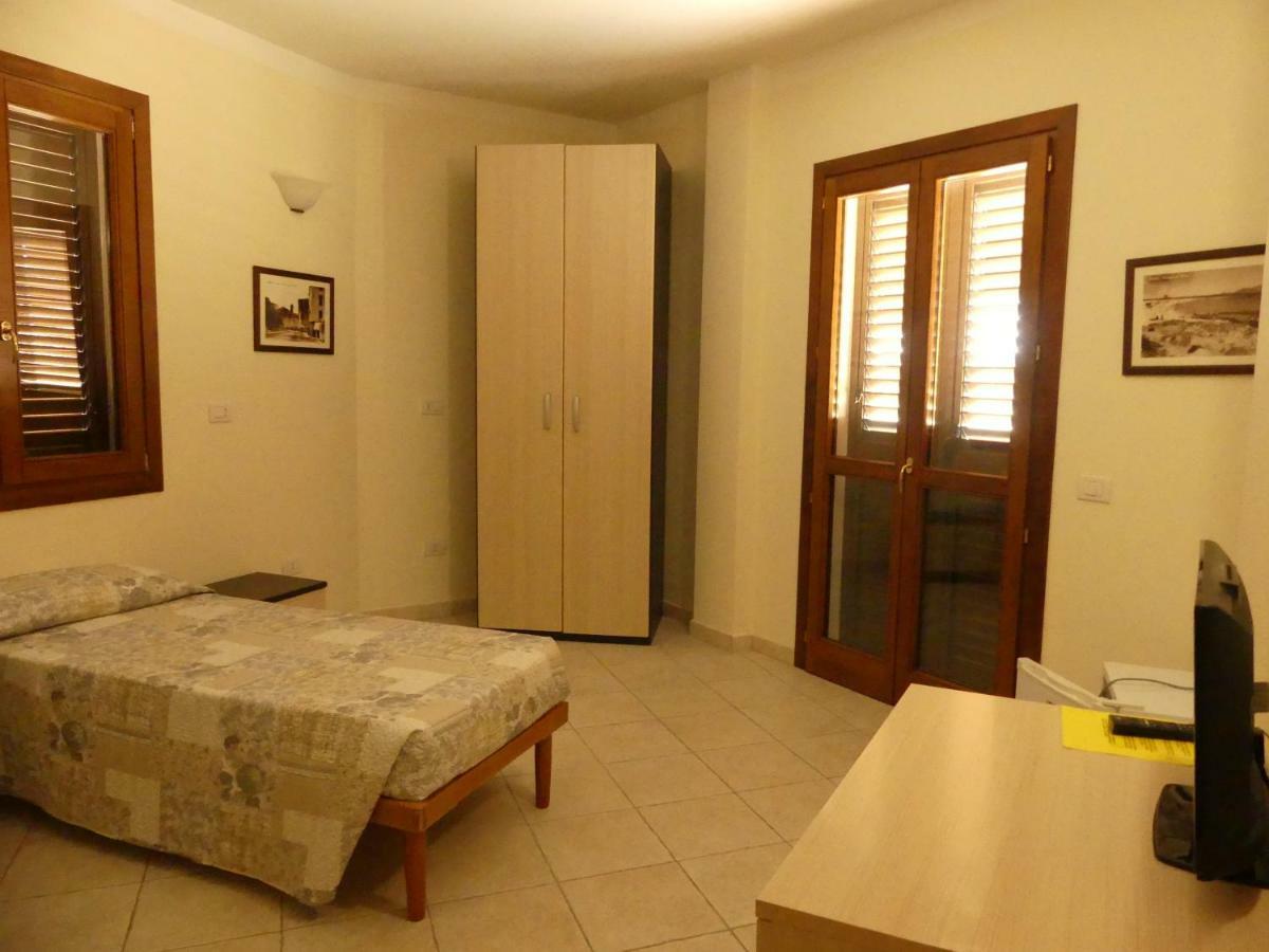 Beb 2000 Hotel Sassari Kültér fotó