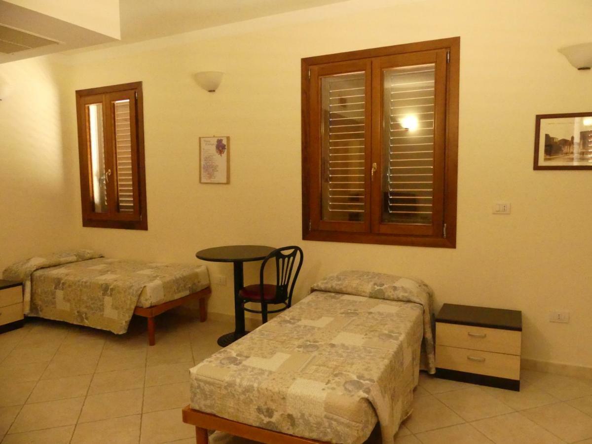Beb 2000 Hotel Sassari Kültér fotó